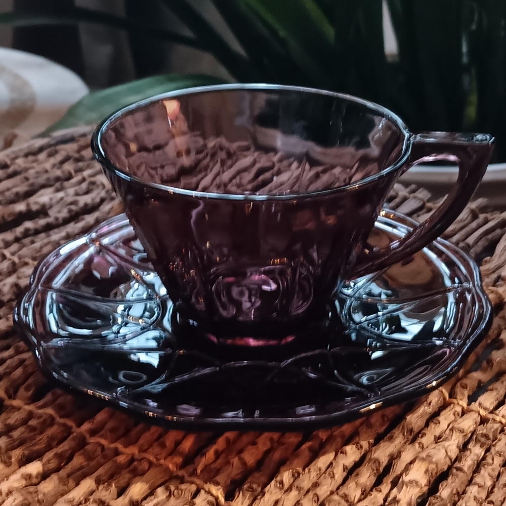 Vintage 1930s Hazel Atlas Amethyst/Purple Hairpin pattern cup and saucer